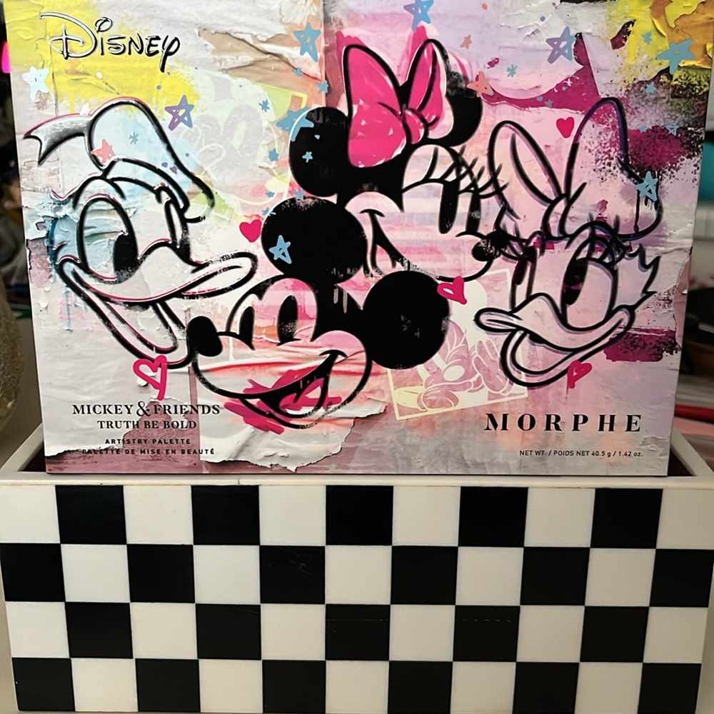 ***disney + morphe collab truth be told eyeshadow pallet 30 eyeshadow pan***